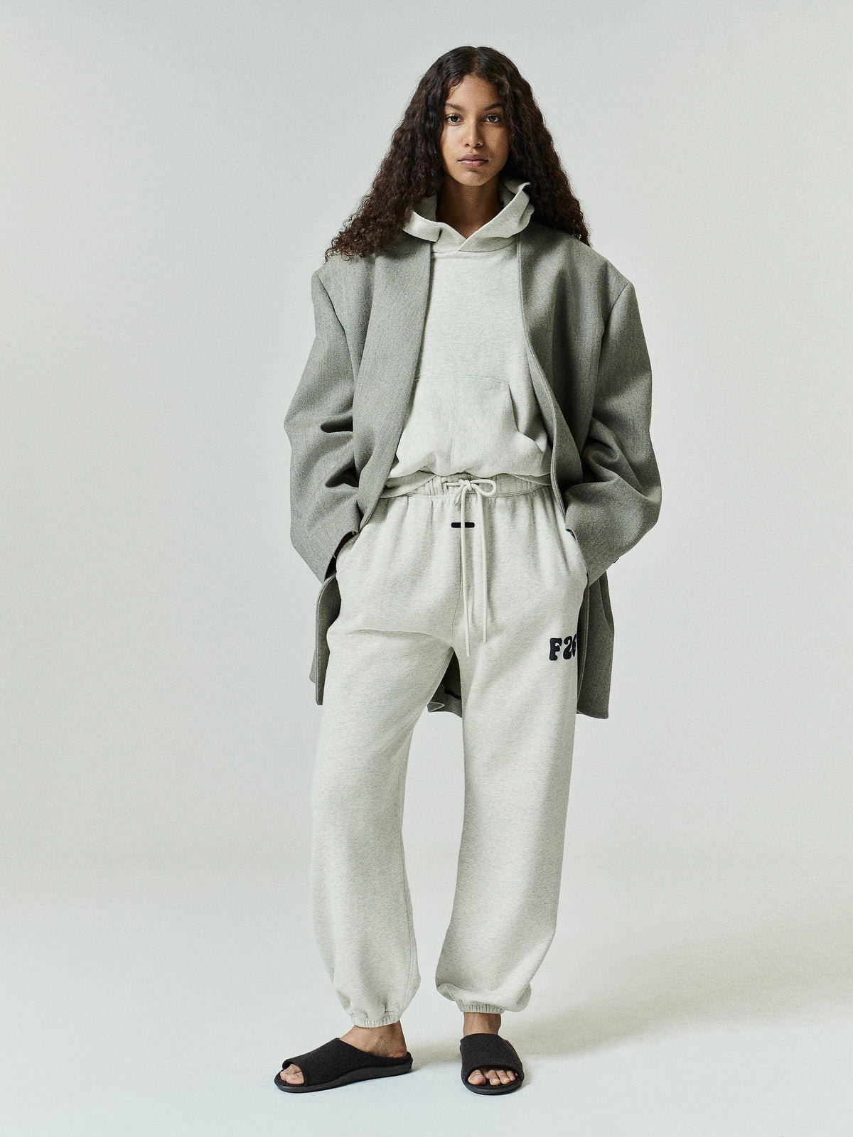 Fear of God Essentials Women's Classic Fleece Sweatpant Washed Vanilla Heather
