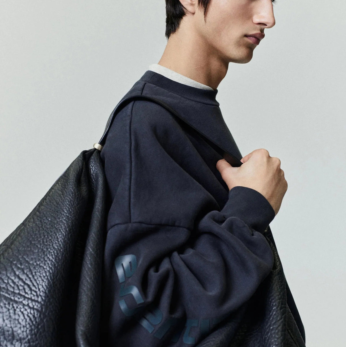 Fear of God Essentials Los Angeles Heavy Fleece Cropped Sweatshirt Vintage Black - Im Your Wardrobe