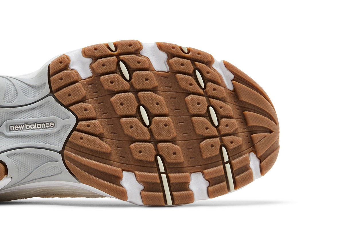 New Balance 530 Linen Stoneware - Im Your Wardrobe