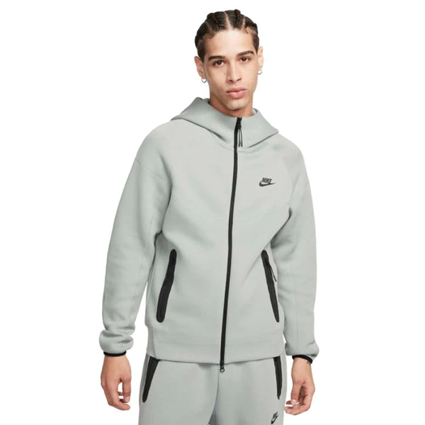 nike-sportswear-tech-fleece-