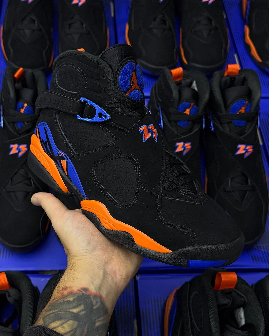 Air Jordan 8 Knicks IX8479-010 in hand, side profile. Photo: @thatsodomain via @sneakernews