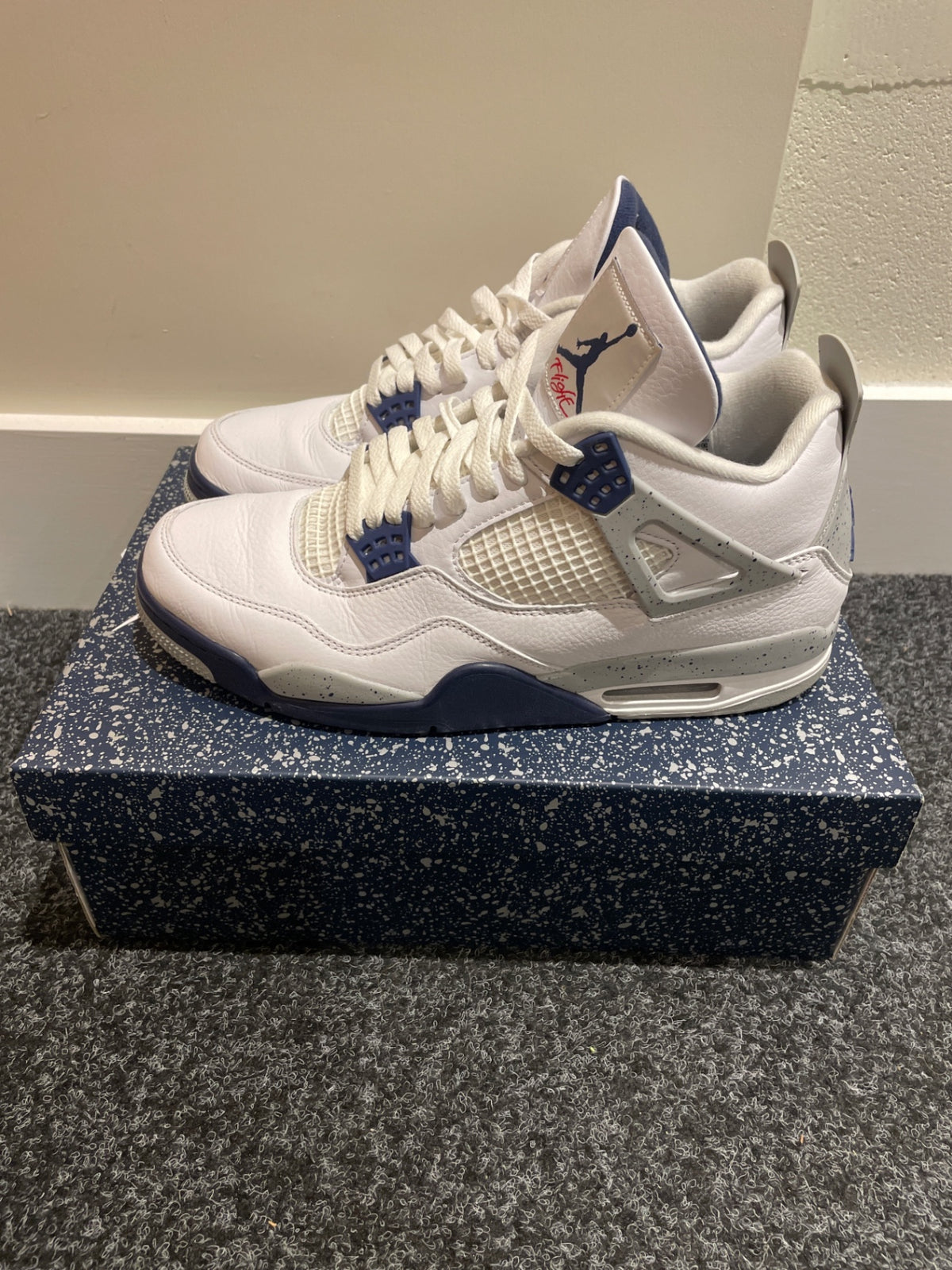 [USED B] Jordan 4 Retro Midnight Navy - 11 US (12.5 Women&#39;s)