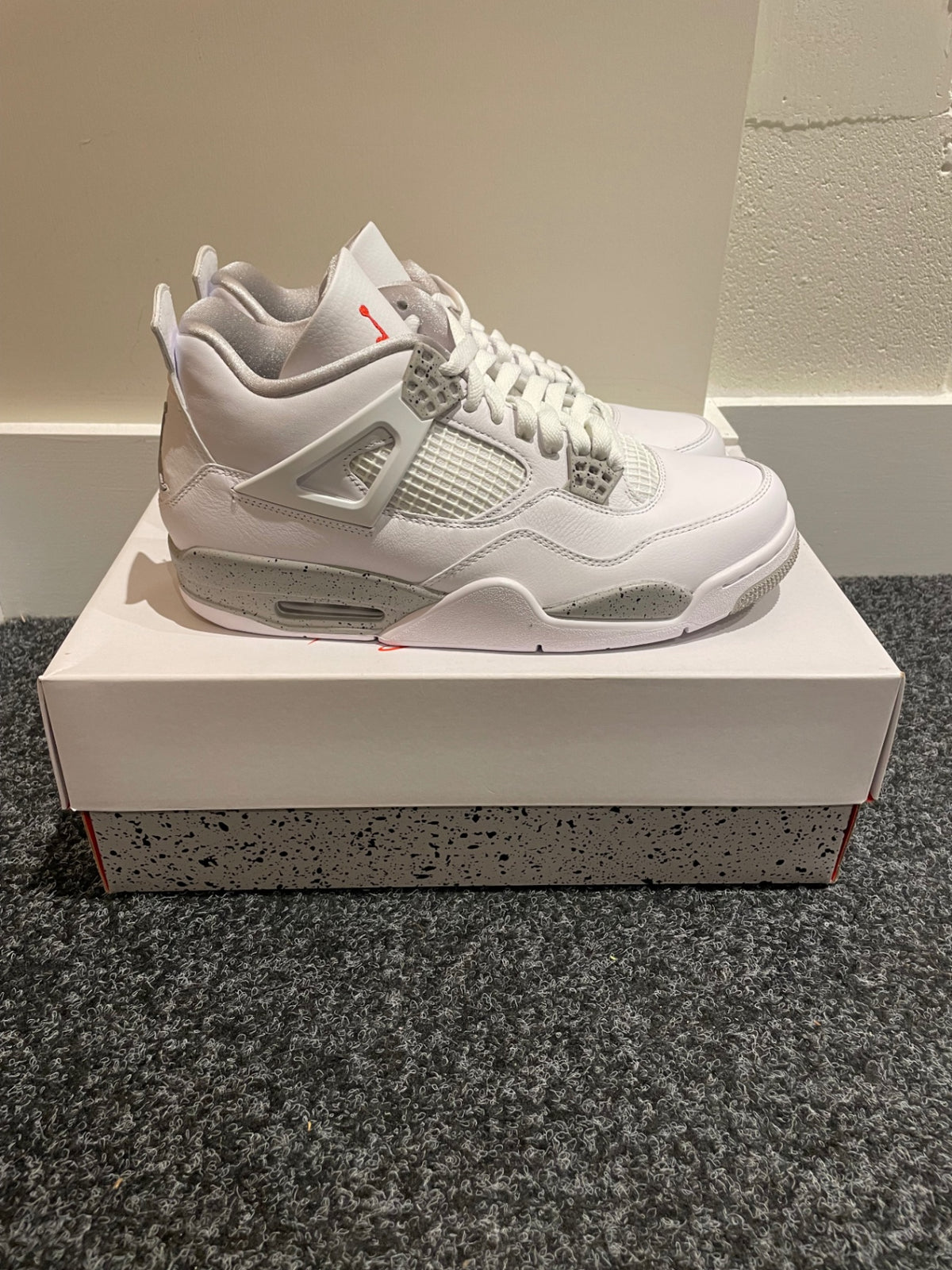 Jordan 4 Retro White Oreo (2021) - 10 US (11.5 Women&#39;s)