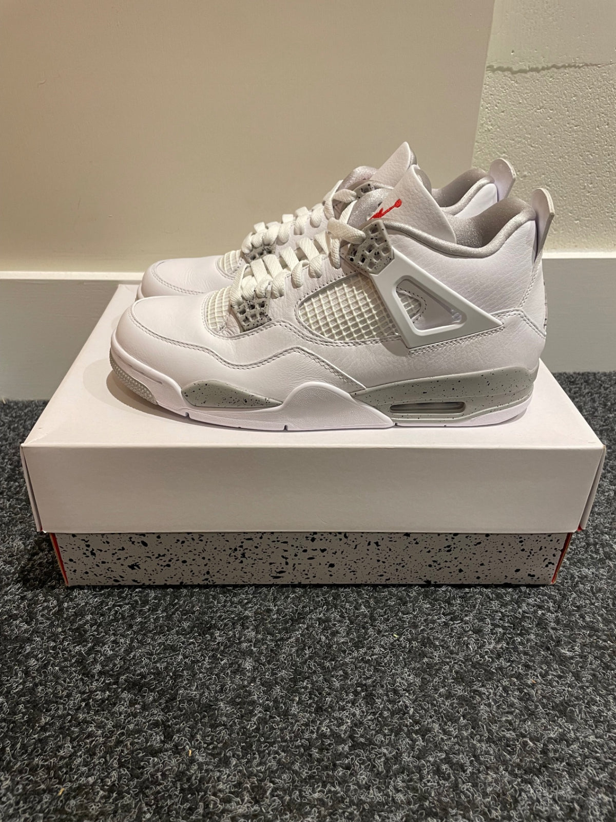 Jordan 4 Retro White Oreo (2021) - 10 US (11.5 Women&#39;s)