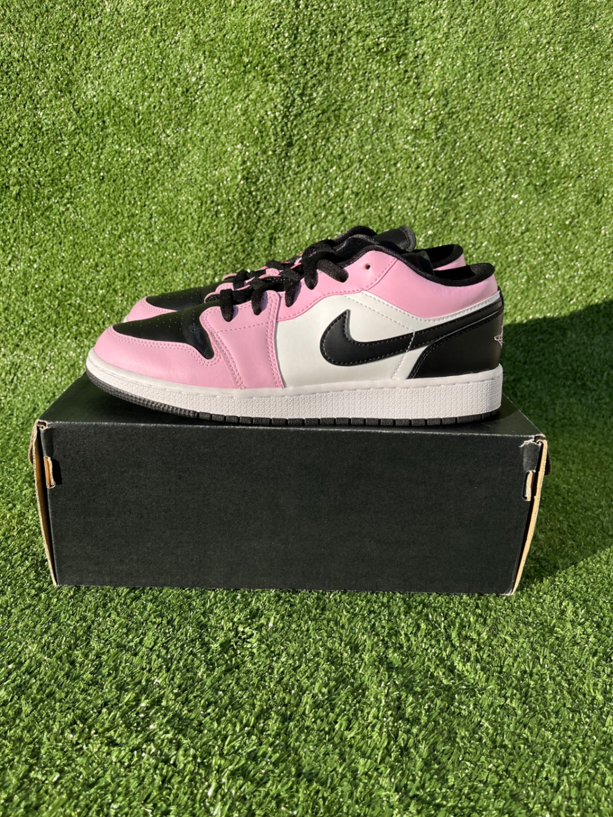 [USED B] Jordan 1 Low Light Arctic Pink (GS) - 7Y (8.5 Women’s)