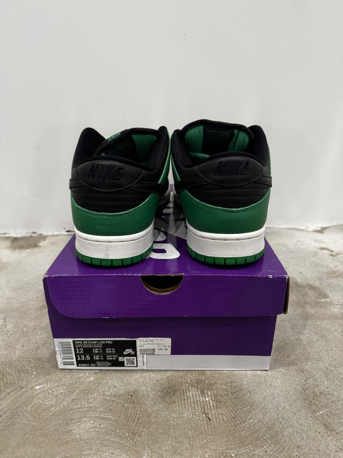 [USED A] Nike SB Dunk Low Classic Green (2022) - 12 US (13.5 Women&#39;s)