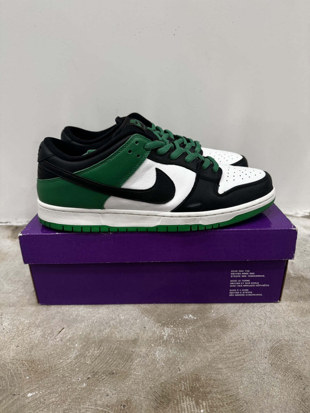 [USED A] Nike SB Dunk Low Classic Green (2022) - 12 US (13.5 Women&#39;s)