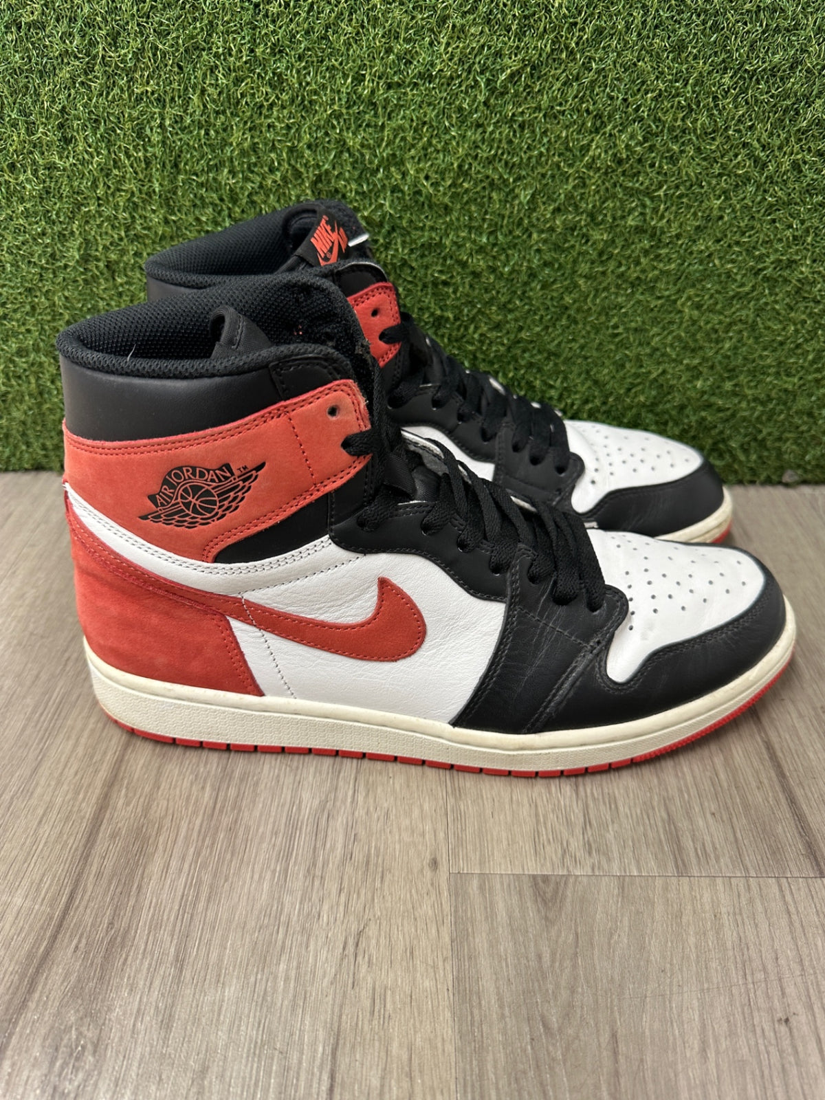 [USED B] Jordan 1 High Track Red (2018) - 12 US (13.5 Women’s)