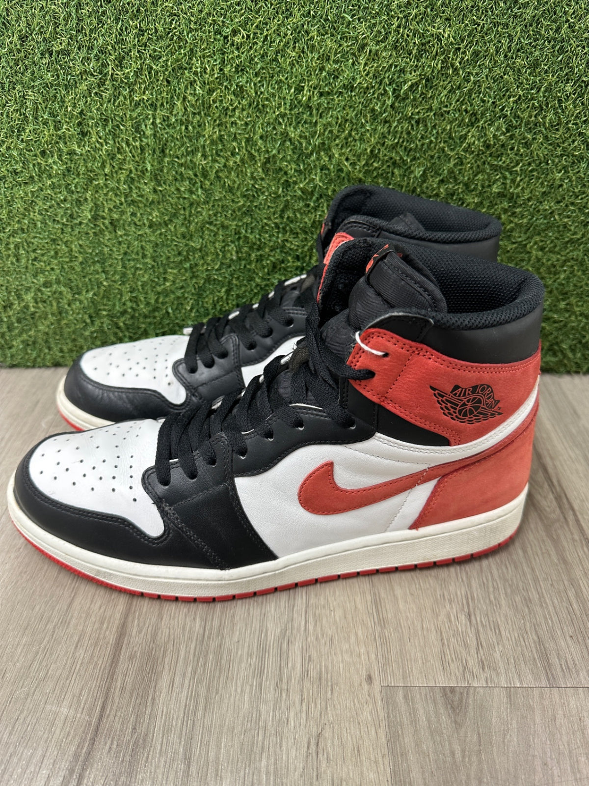 [USED B] Jordan 1 High Track Red (2018) - 12 US (13.5 Women’s)