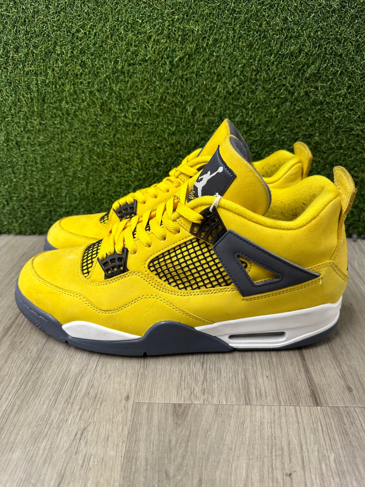 [USED B] Jordan 4 Retro Lightning (2021) - 11.5 US (13 Women’s)