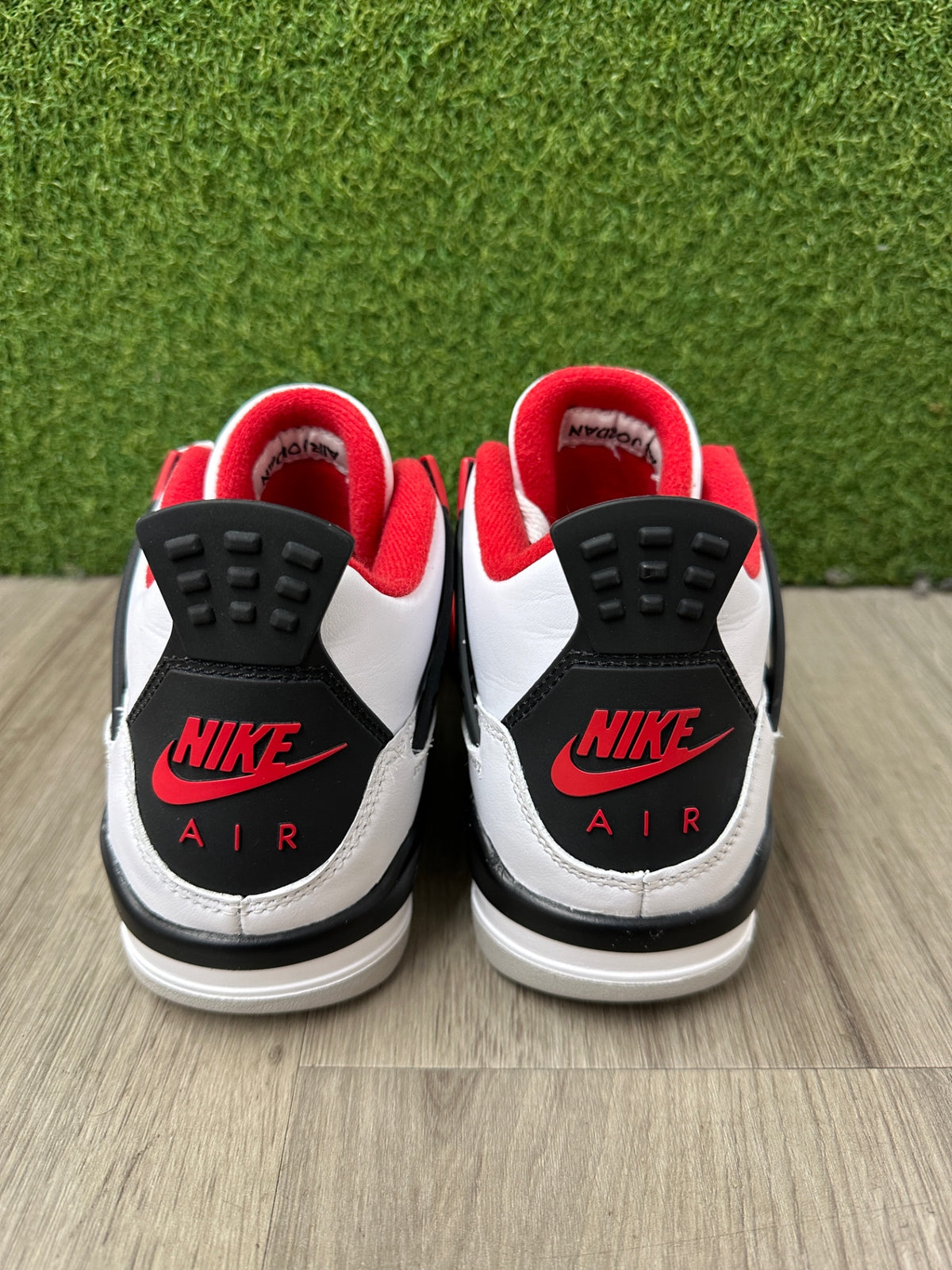 [USED A] Jordan 4 Retro Fire Red (GS) (2020) - 5.5Y (7 Women’s)