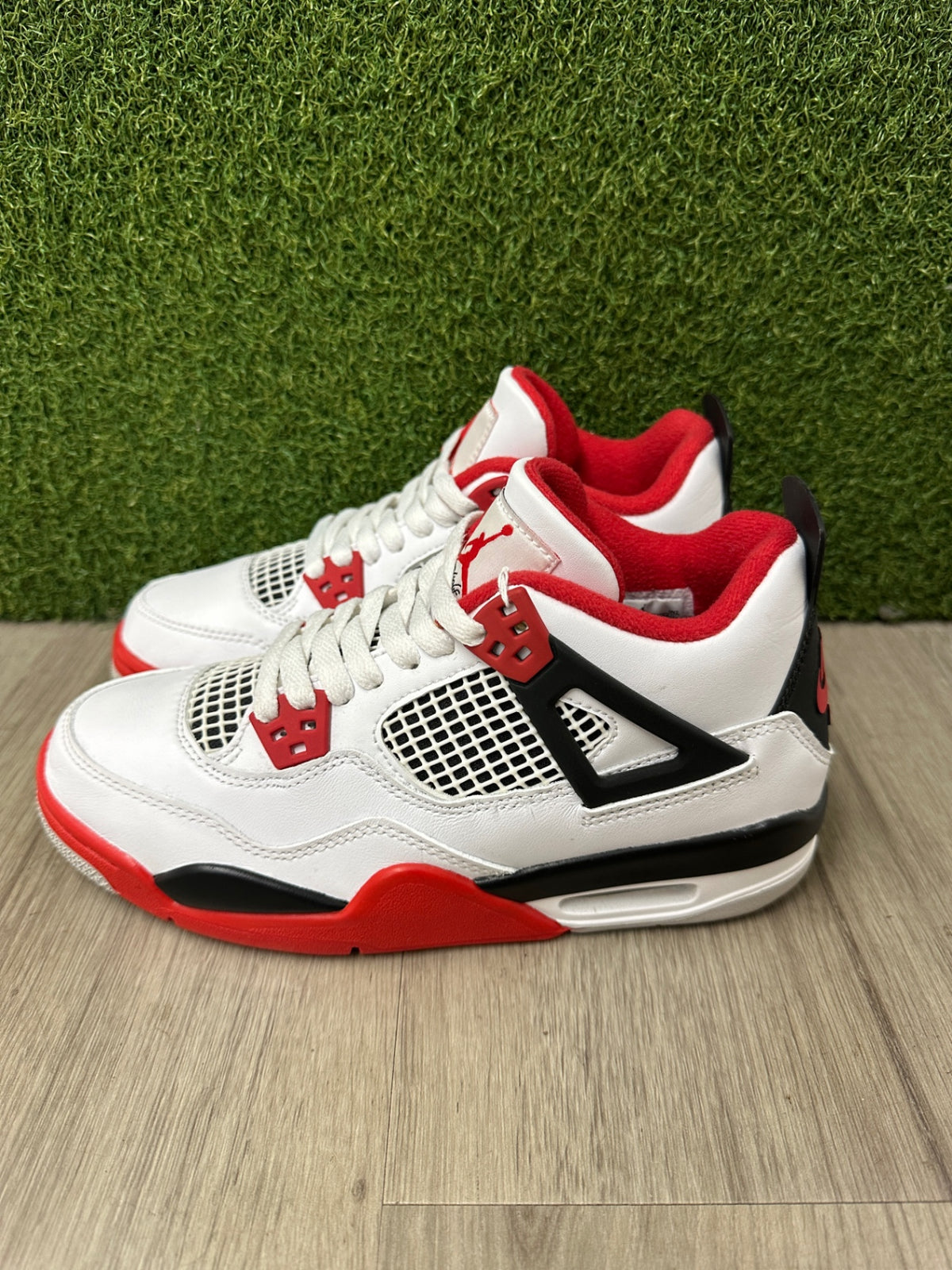 [USED A] Jordan 4 Retro Fire Red (GS) (2020) - 5.5Y (7 Women’s)