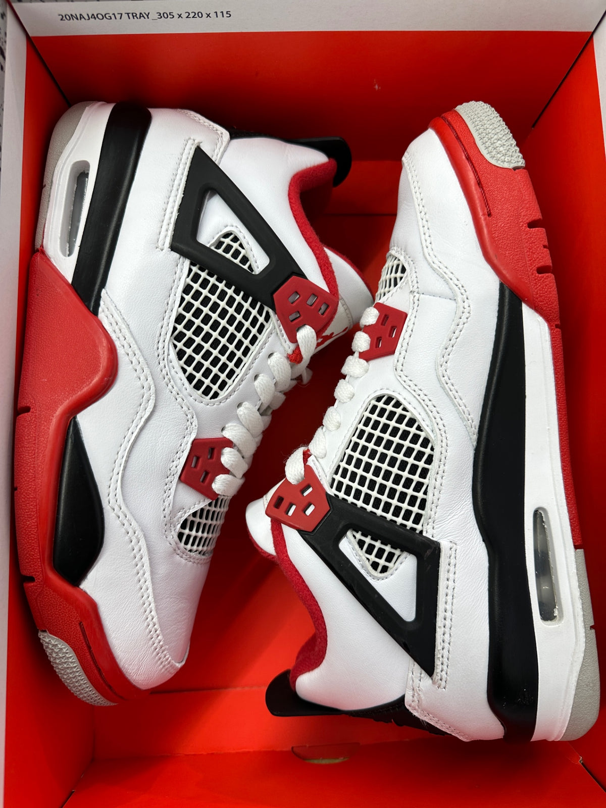 [USED A] Jordan 4 Retro Fire Red (GS) (2020) - 5.5Y (7 Women’s)