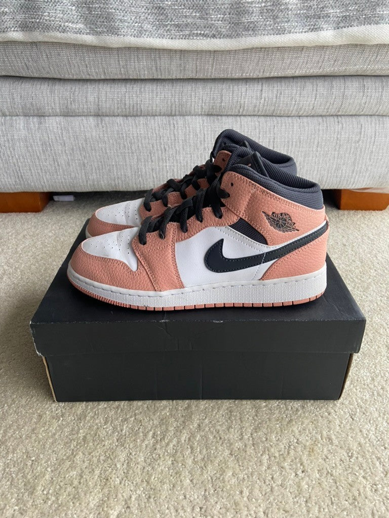 [USED A] Jordan 1 Mid Pink Quartz - 7Y (8.5 Women&#39;s)