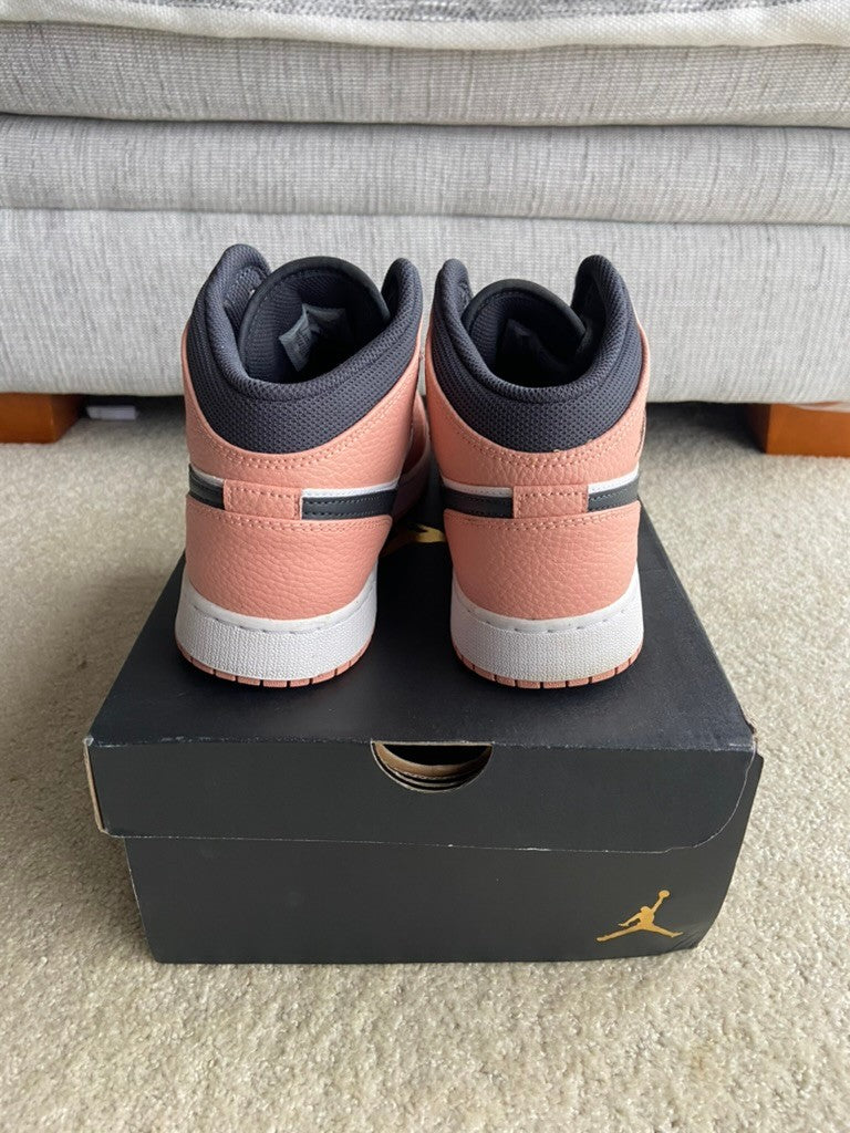 [USED A] Jordan 1 Mid Pink Quartz - 7Y (8.5 Women&#39;s)