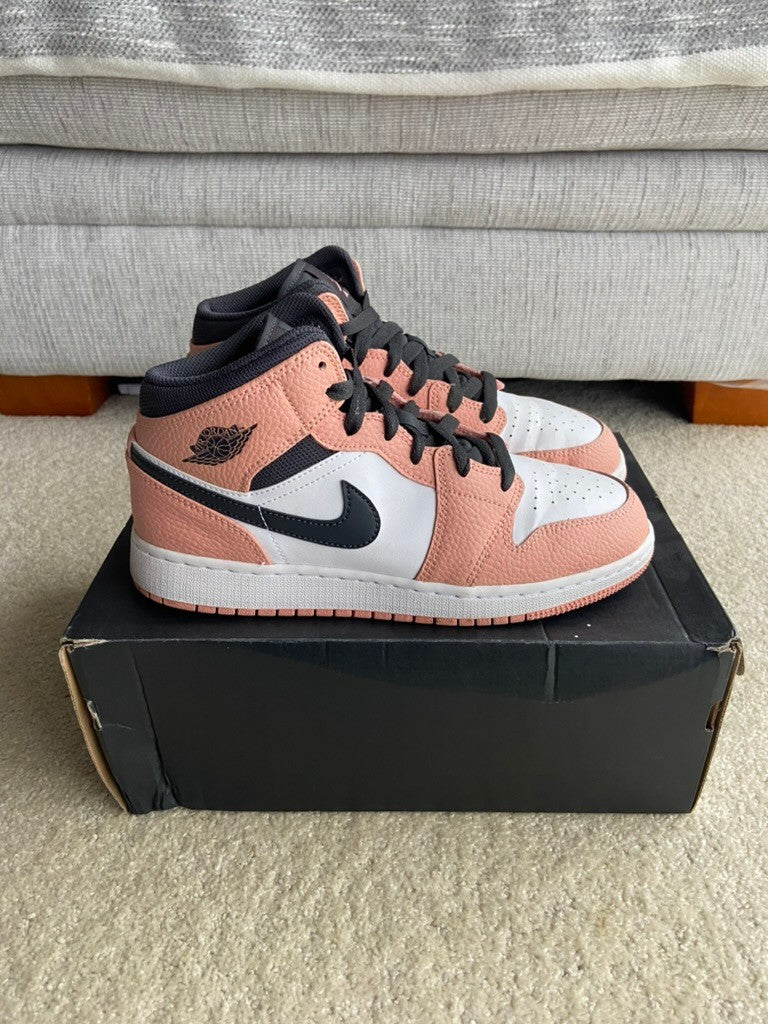 [USED A] Jordan 1 Mid Pink Quartz - 7Y (8.5 Women&#39;s)