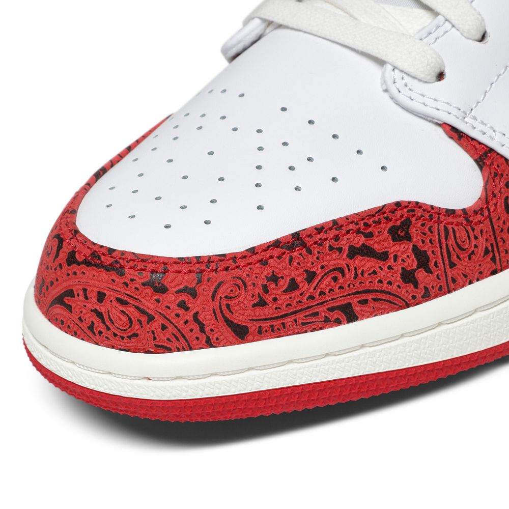Jordan 1 Low SE 'Spades'