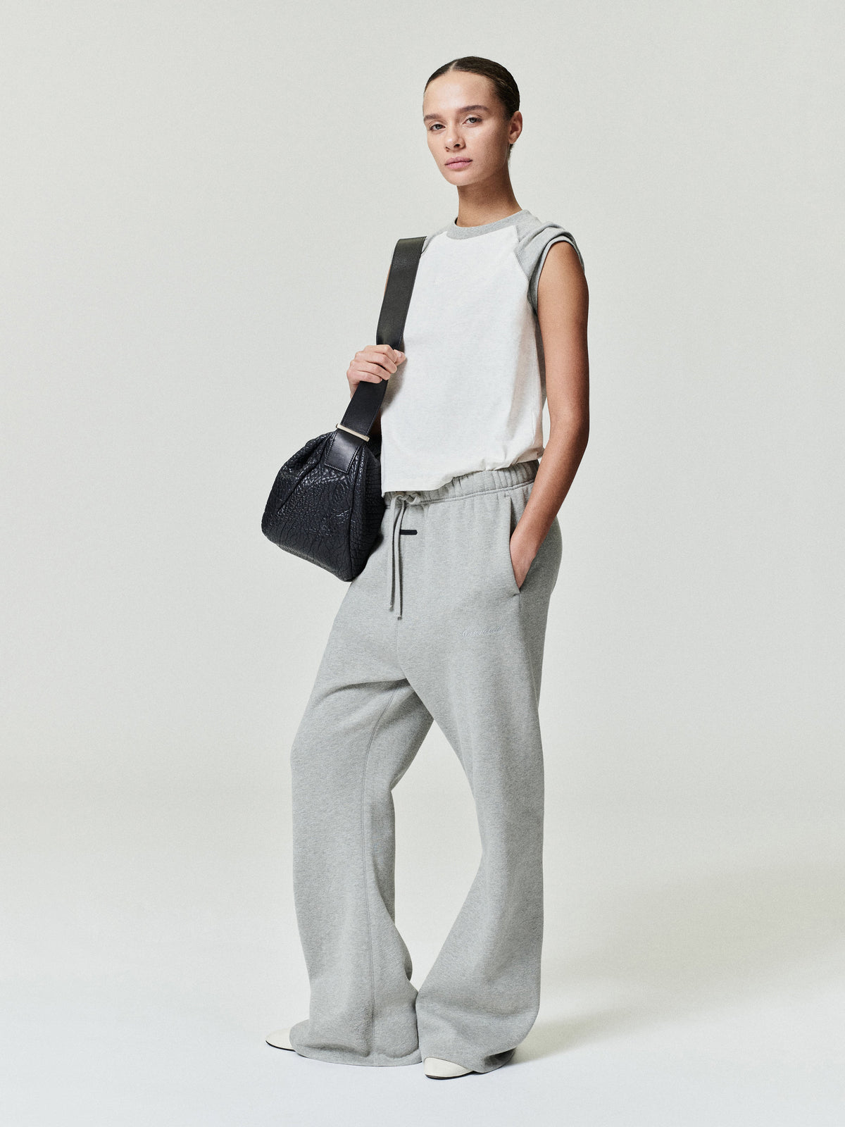 Fear of God Essentials Women's Signature SS26 Classic Flare Sweatpant Concrete Heather