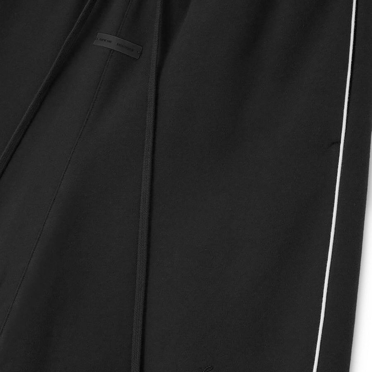 Fear of God Essentials Relaxed Fleece Sweatshort With Piping Jet Black/Cloud White (FW25) - Im Your Wardrobe