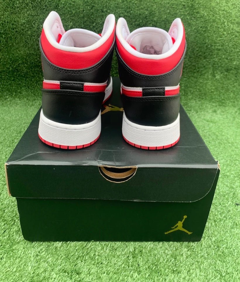 Jordan 1 Mid Very Berry (GS) - 7Y (8.5 Women’s) - Im Your Wardrobe