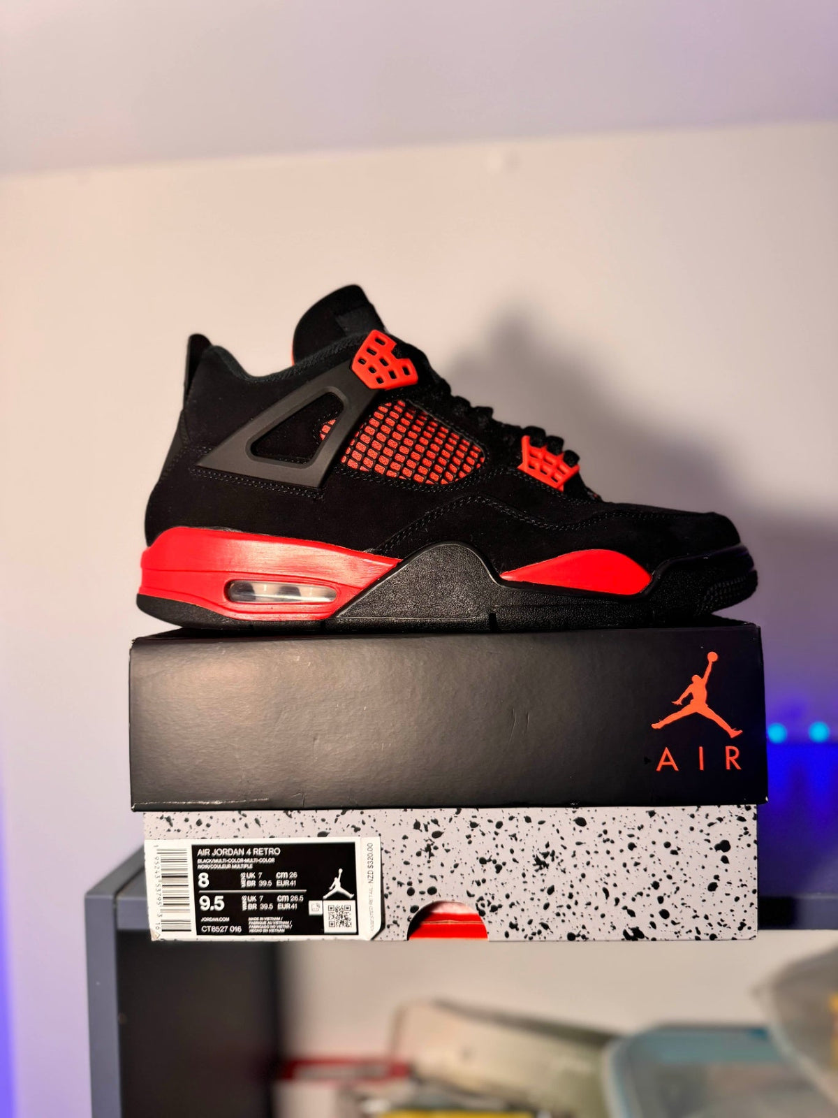 Jordan 4 Retro Red Thunder - 8 US (9.5 Women&#39;s) - Im Your Wardrobe