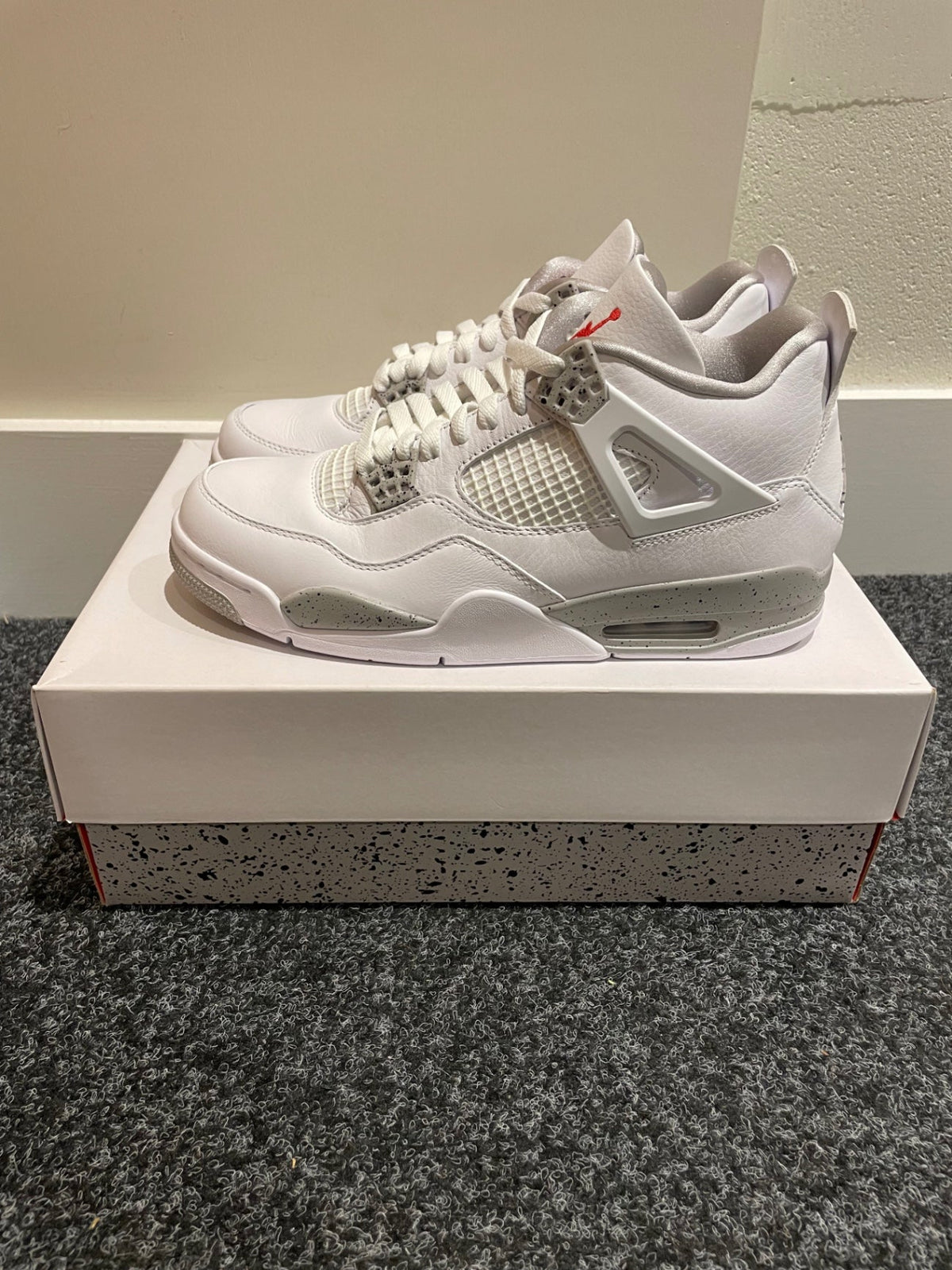 Jordan 4 Retro White Oreo (2021) - 10 US (11.5 Women&#39;s) - Im Your Wardrobe