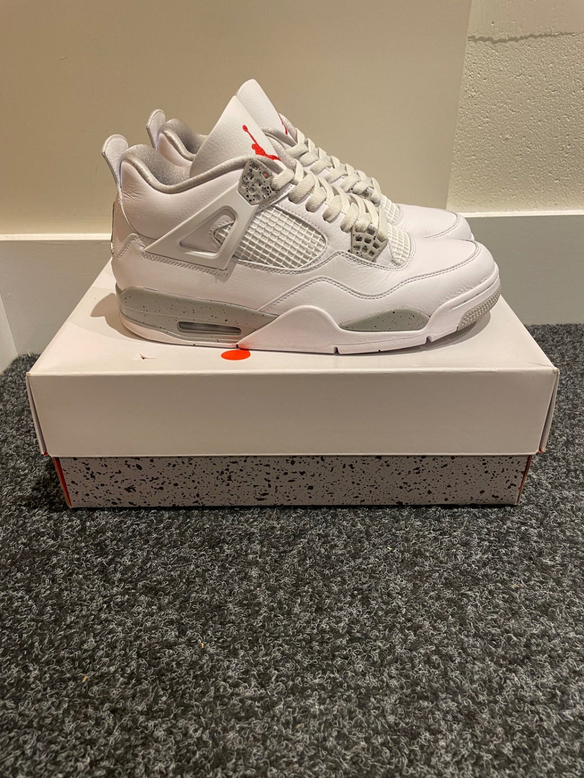 Jordan 4 Retro White Oreo (2021) - 10.5 US (12 Women’s) - Im Your Wardrobe