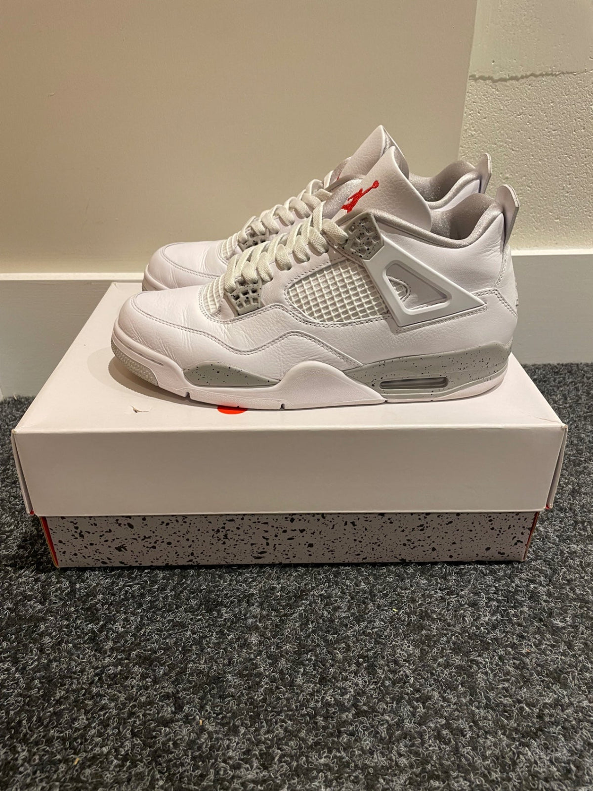 Jordan 4 Retro White Oreo (2021) - 10.5 US (12 Women’s) - Im Your Wardrobe