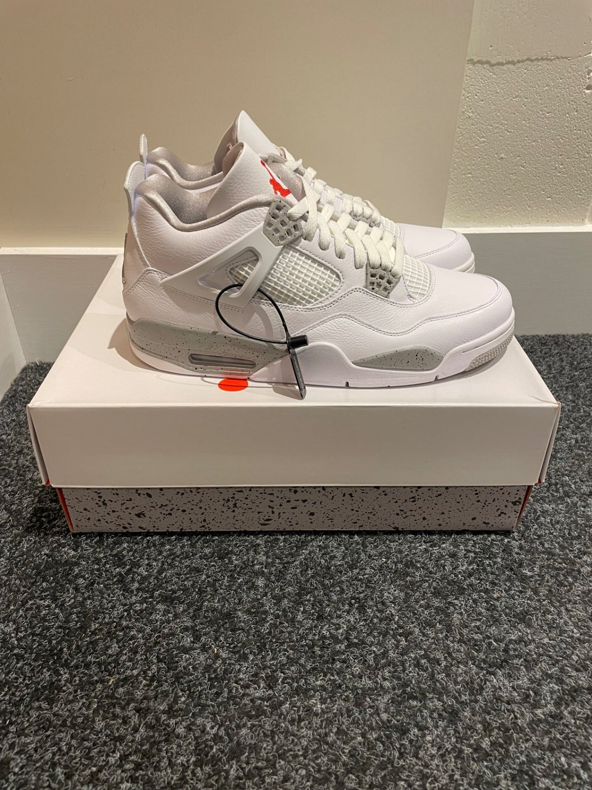 Jordan 4 Retro White Oreo (2021) - 12 US (13.5 Women&#39;s) - Im Your Wardrobe